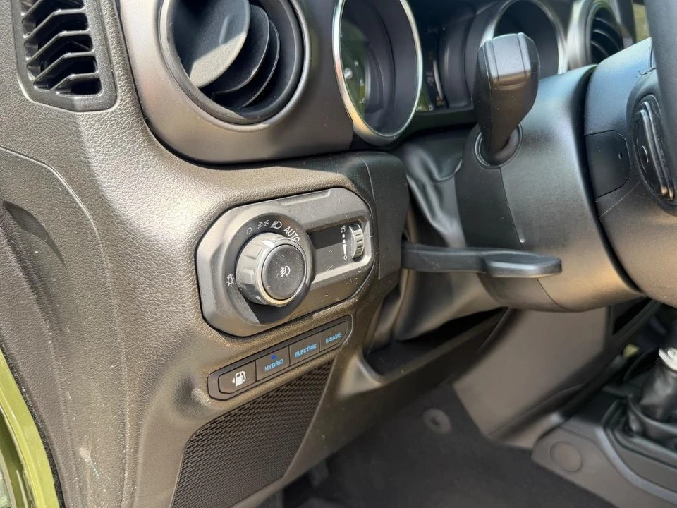 2023 Jeep JL Wrangler - Image 14 of 31