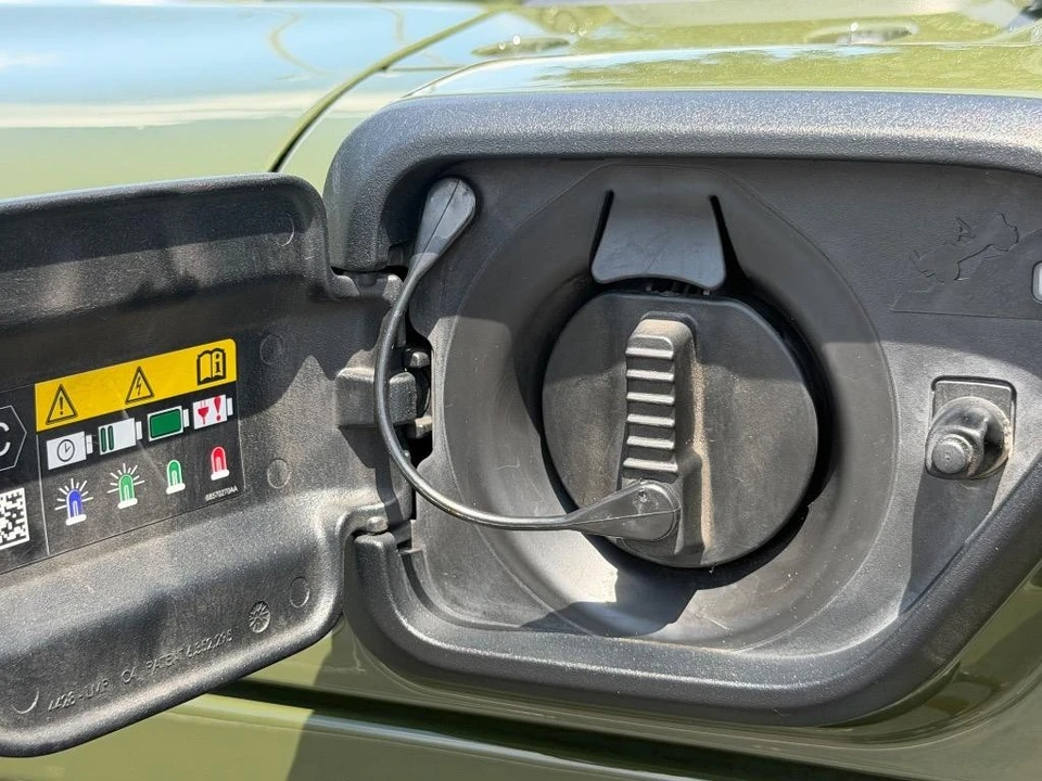 2023 Jeep JL Wrangler - Image 7 of 31