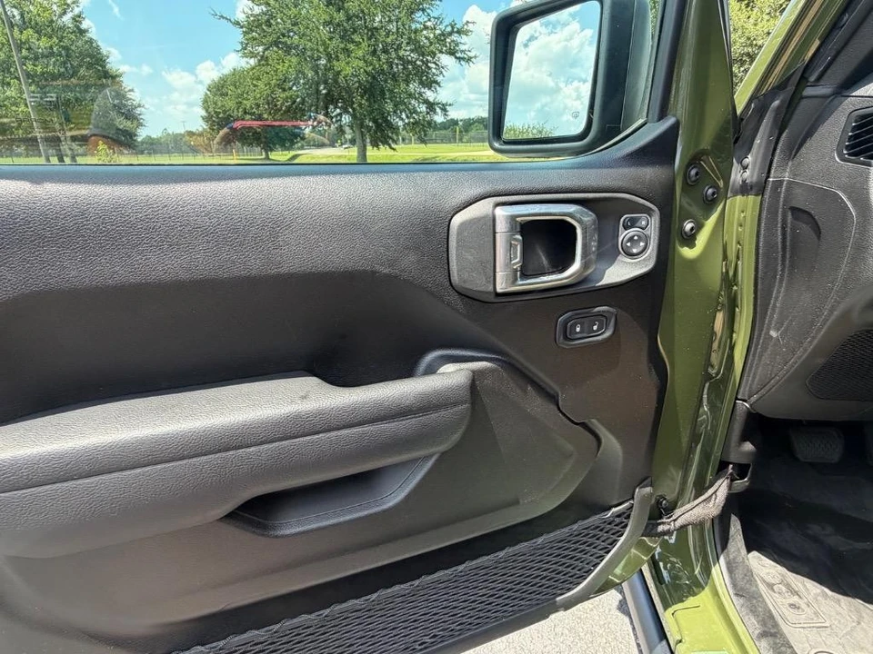 2023 Jeep JL Wrangler - Image 9 of 31
