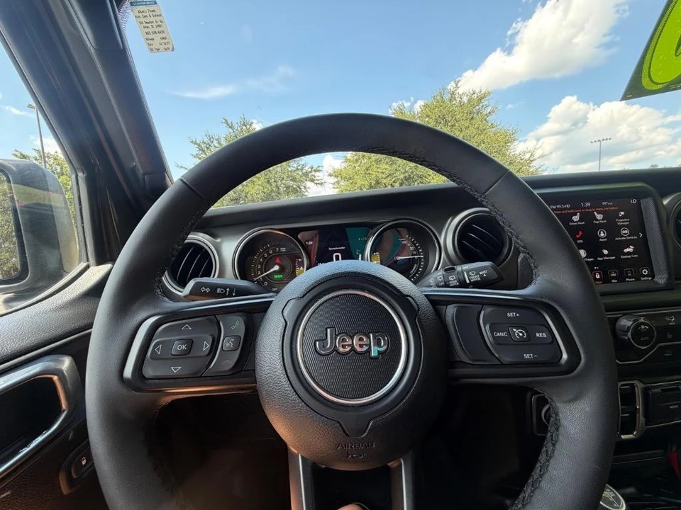 2023 Jeep JL Wrangler - Image 15 of 31