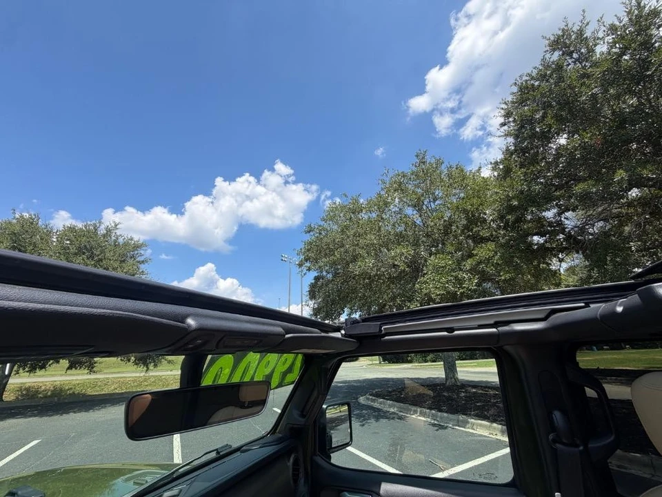 2023 Jeep JL Wrangler - Image 24 of 31