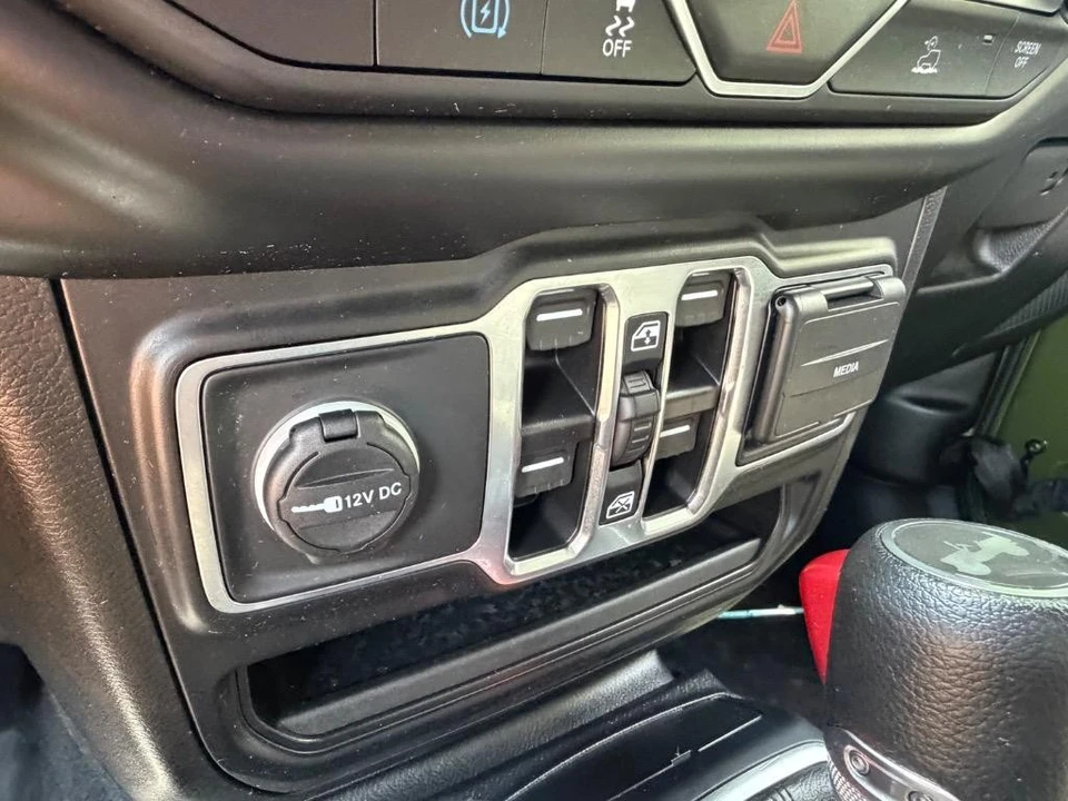 2023 Jeep JL Wrangler - Image 21 of 31