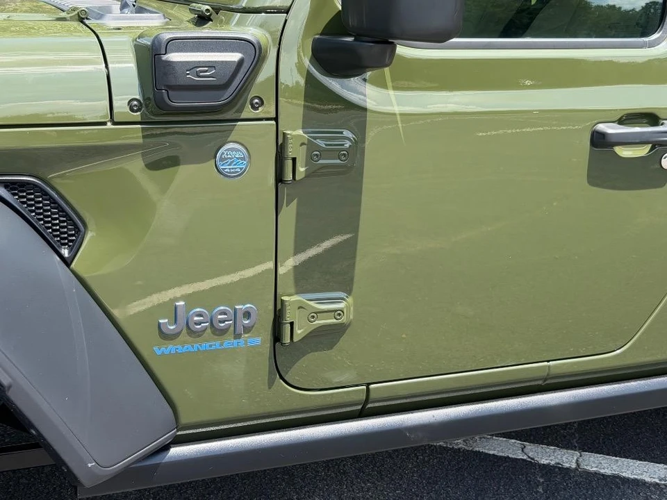 2023 Jeep JL Wrangler - Image 4 of 31