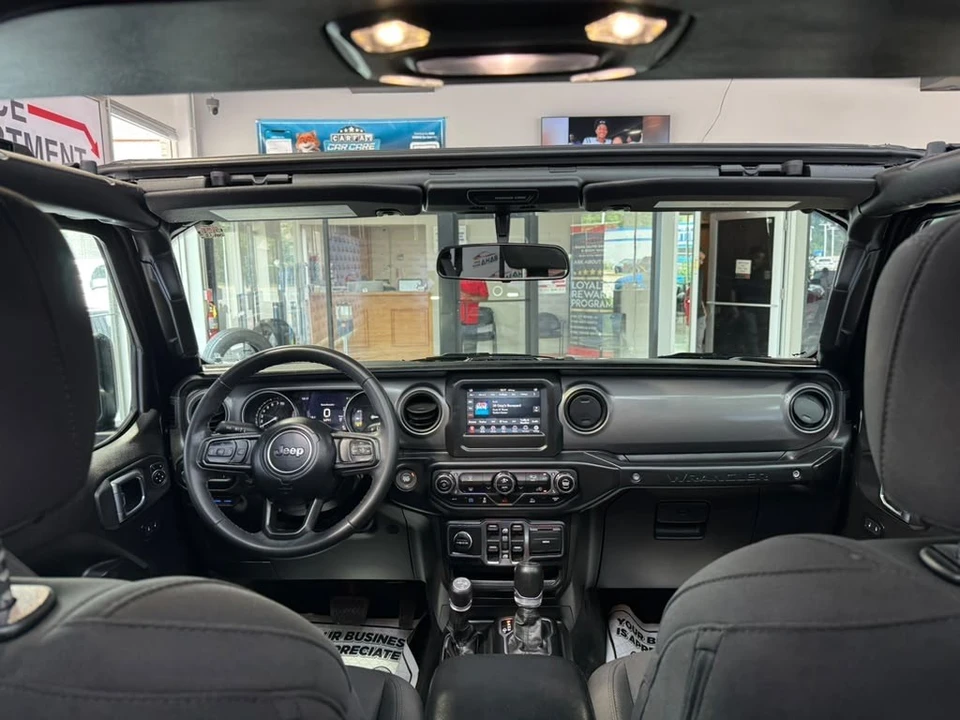 2023 Jeep JL Wrangler - Image 24 of 31