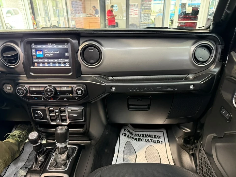 2023 Jeep JL Wrangler - Image 21 of 31