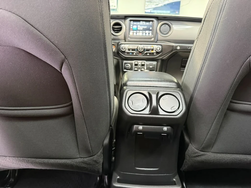 2023 Jeep JL Wrangler - Image 23 of 31