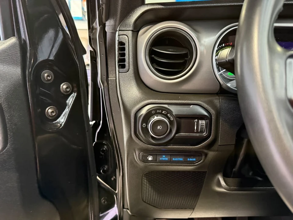 2023 Jeep JL Wrangler - Image 22 of 31