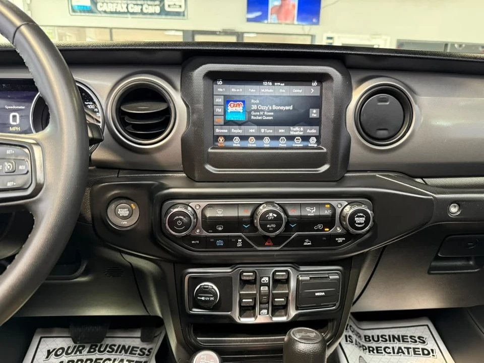 2023 Jeep JL Wrangler - Image 18 of 31