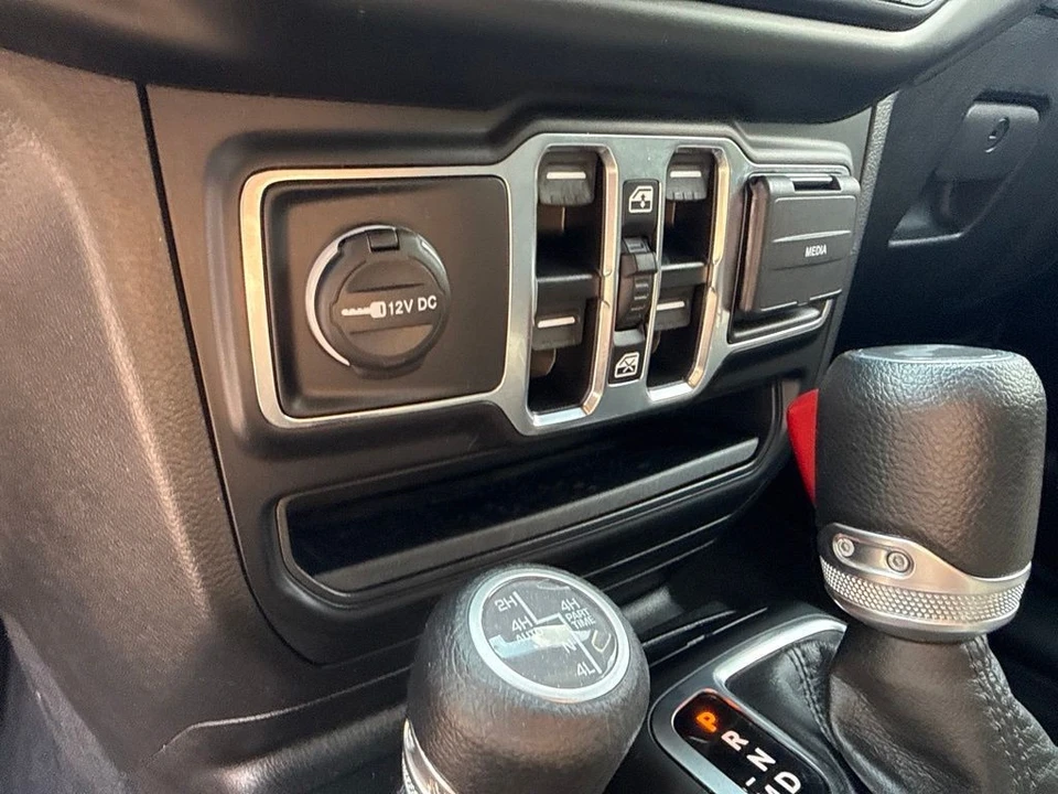 2023 Jeep JL Wrangler - Image 26 of 31