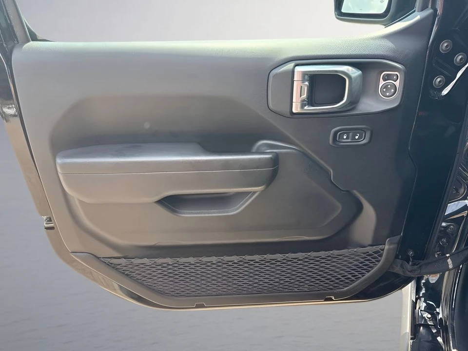 2023 Jeep JL Wrangler - Image 25 of 31