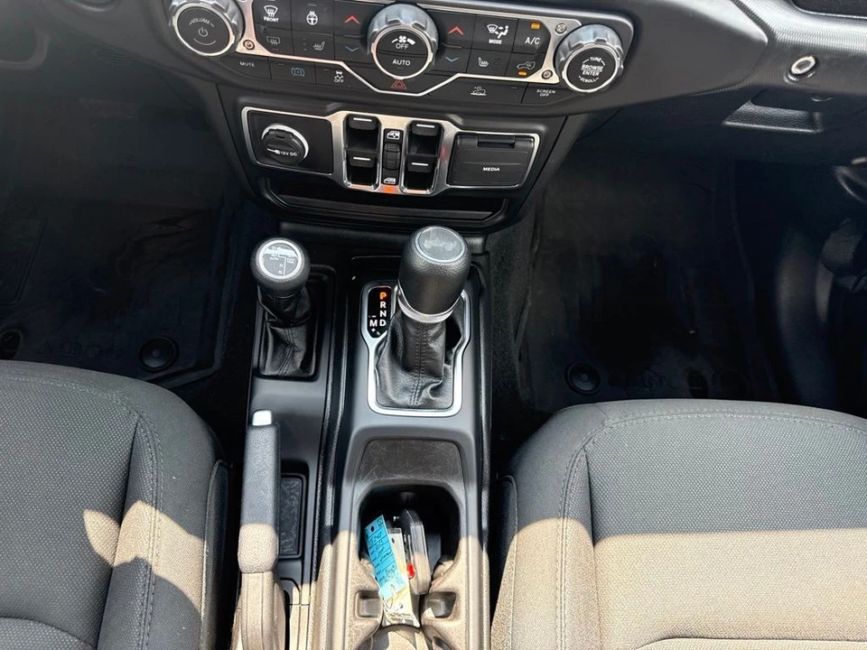 2023 Jeep JL Wrangler - Image 16 of 31