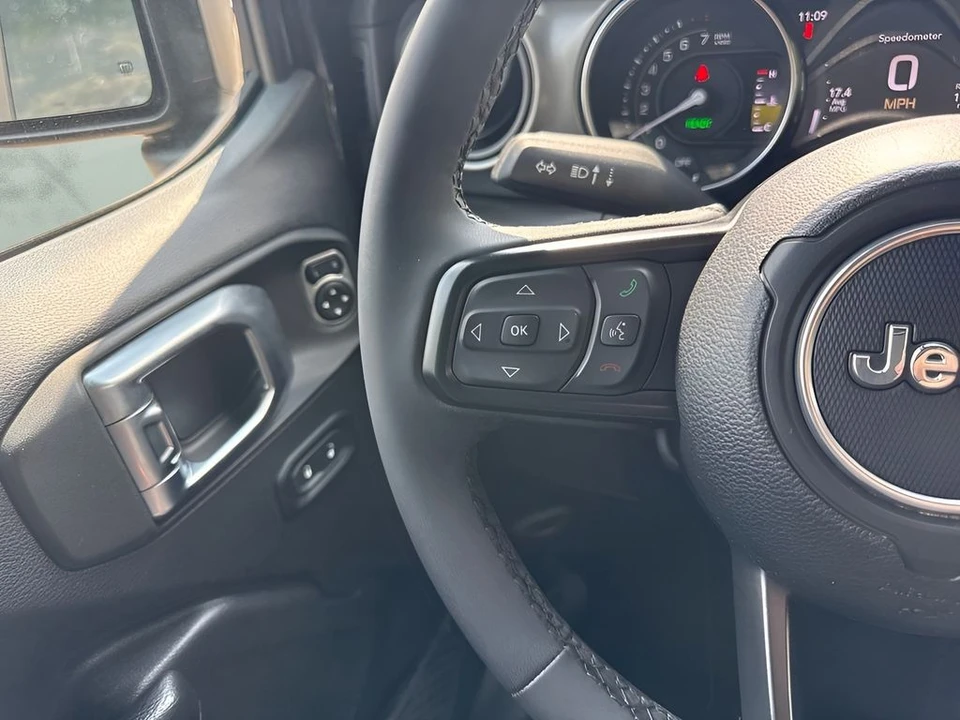 2023 Jeep JL Wrangler - Image 14 of 31