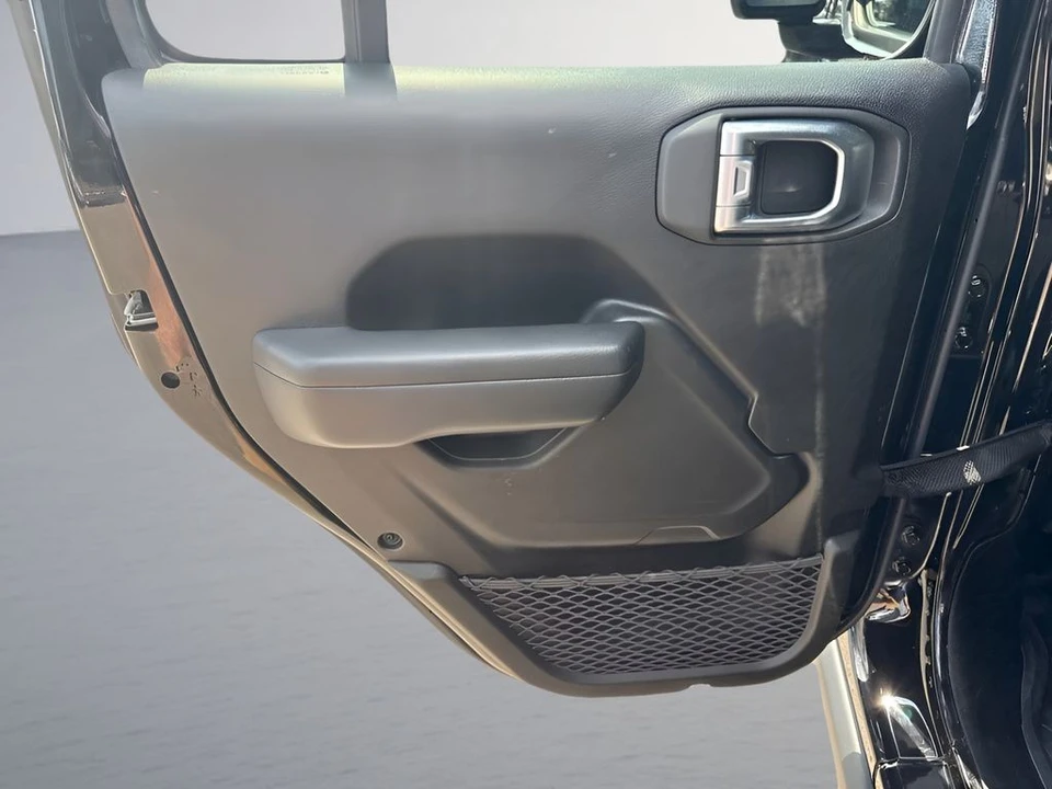 2023 Jeep JL Wrangler - Image 27 of 31