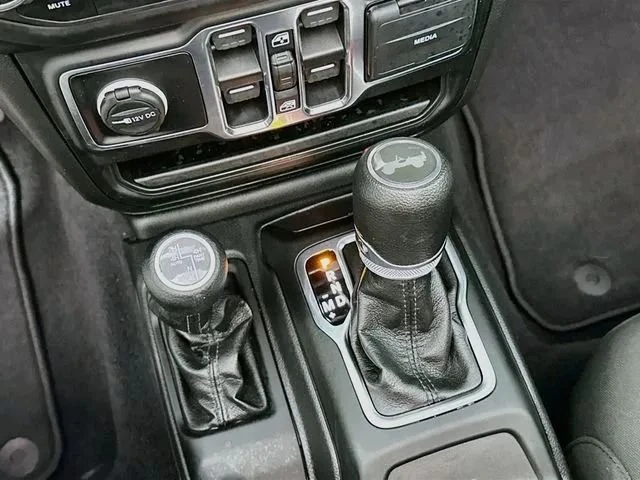 2023 Jeep JL Wrangler - Image 16 of 20