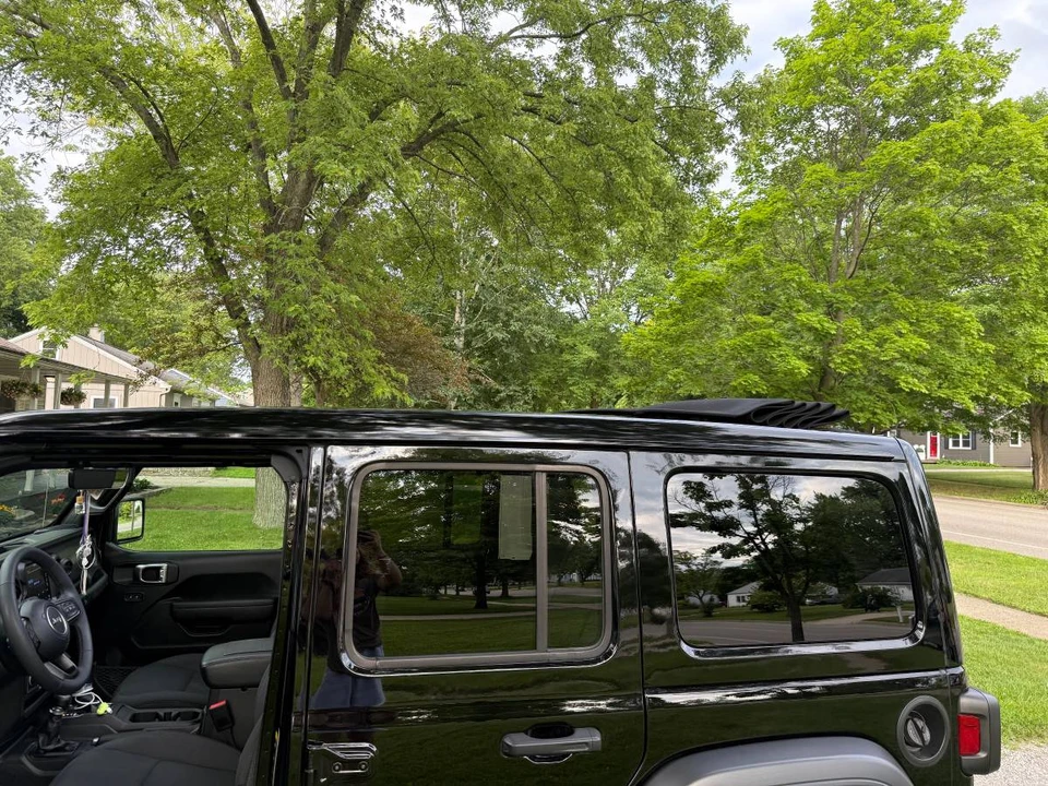 2023 Jeep JL Wrangler - Image 8 of 9