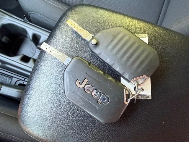 2023 Jeep JL Wrangler - Image 25 of 26