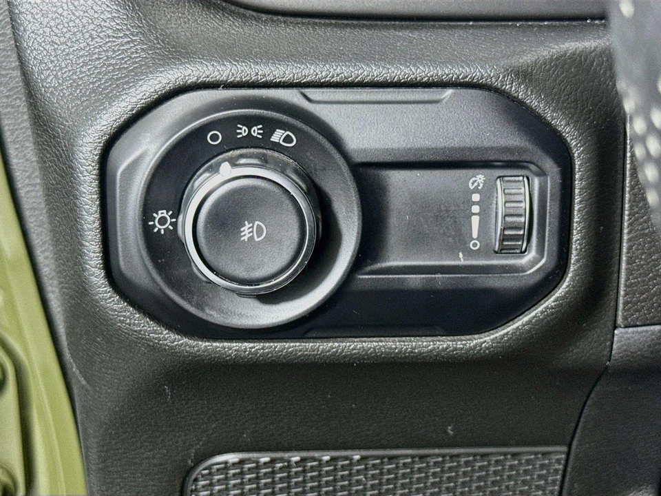 2023 Jeep JL Wrangler - Image 15 of 31
