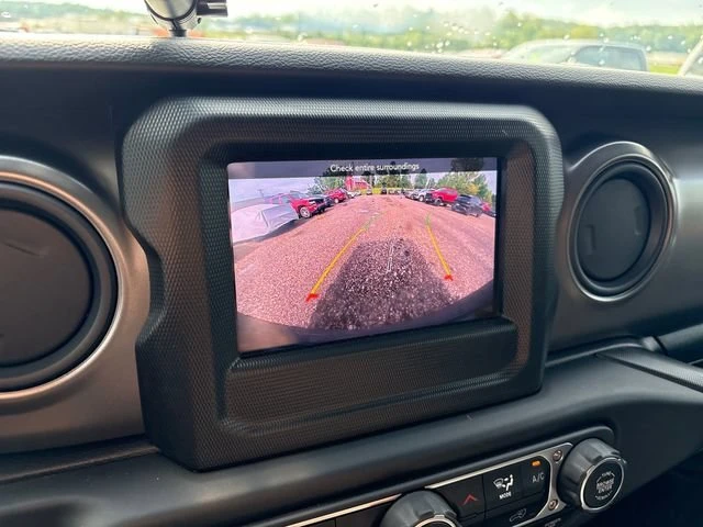 2023 Jeep JL Wrangler - Image 15 of 20