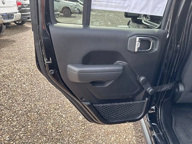 2023 Jeep JL Wrangler - Image 18 of 20