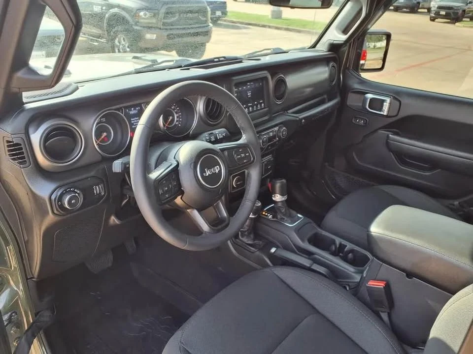 2023 Jeep JL Wrangler - Image 6 of 8