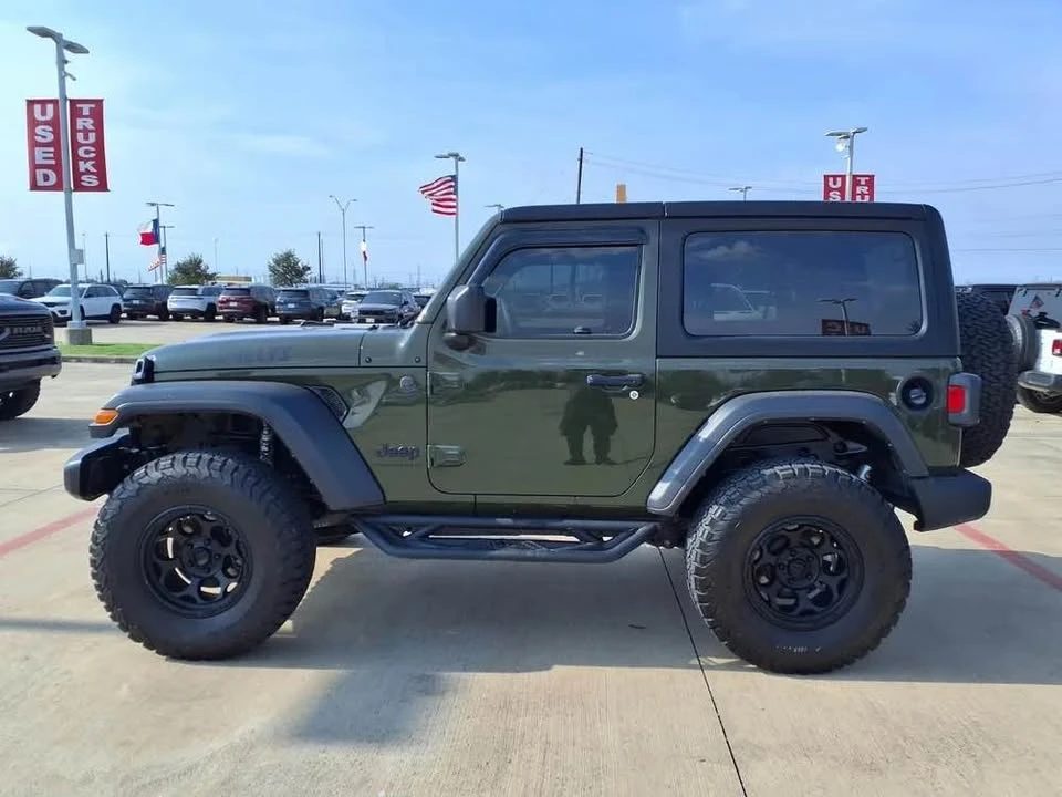 2023 Jeep JL Wrangler - Image 4 of 8