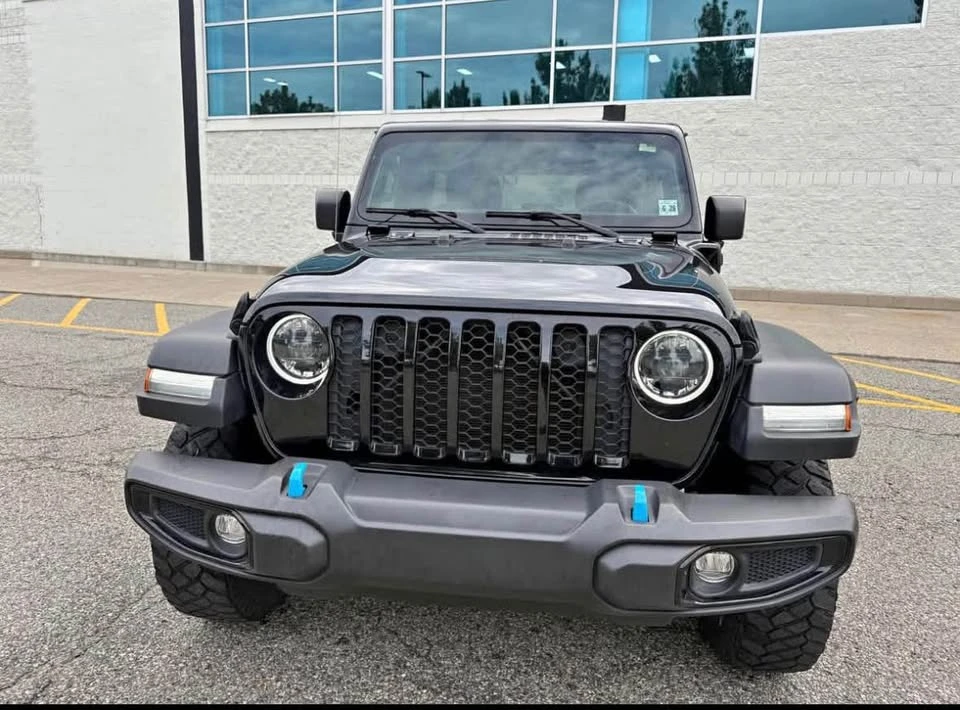 2023 Jeep JL Wrangler - Image 2 of 13