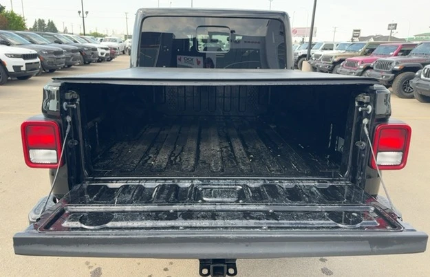 2023 Jeep JT Gladiator - Image 13 of 15