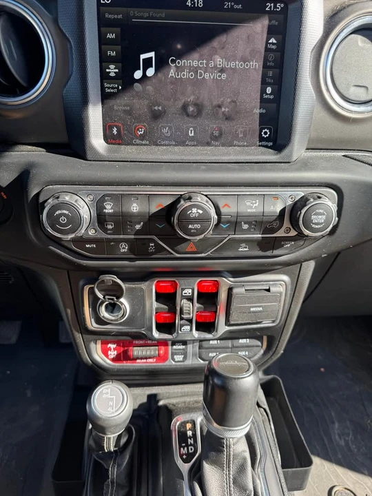 2023 Jeep JT Gladiator - Image 15 of 18