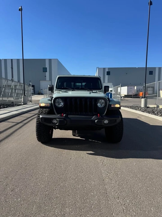 2023 Jeep JT Gladiator - Image 2 of 18