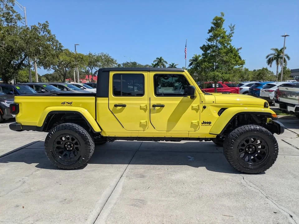 2023 Jeep JT Gladiator - Image 2 of 16