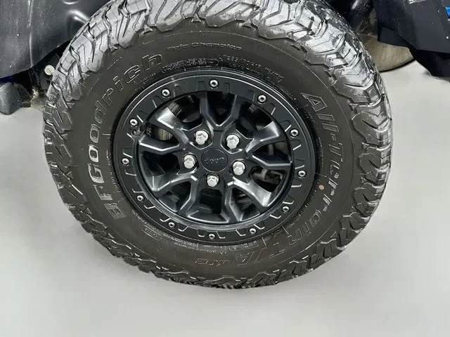 2023 Jeep JL Wrangler - Image 19 of 20