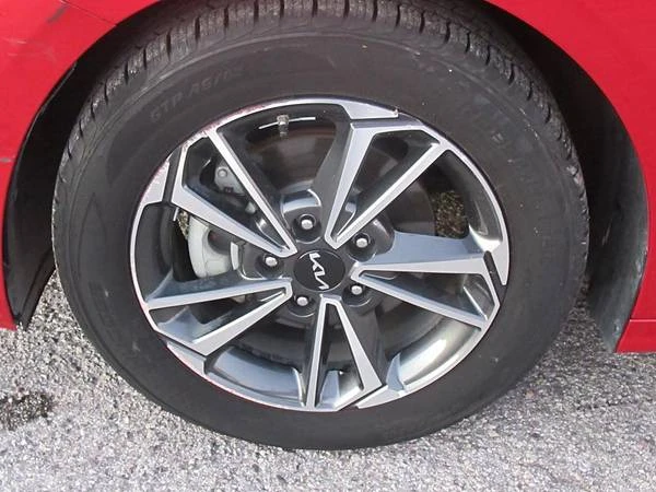2023 Kia Forte - Image 16 of 18