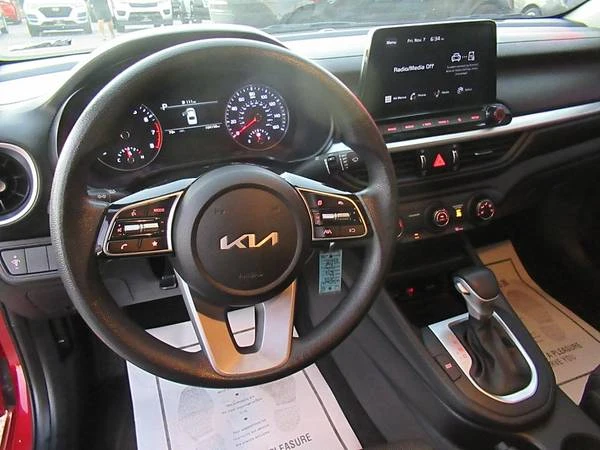 2023 Kia Forte - Image 9 of 18