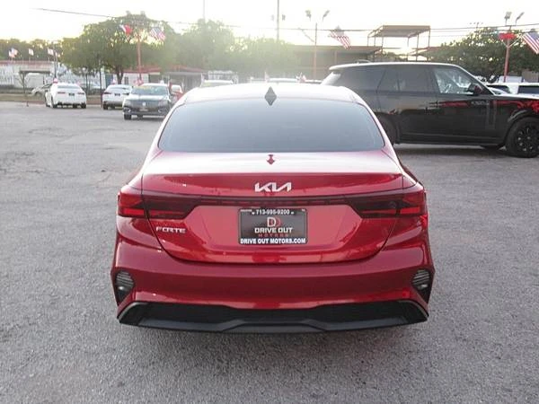 2023 Kia Forte - Image 4 of 18