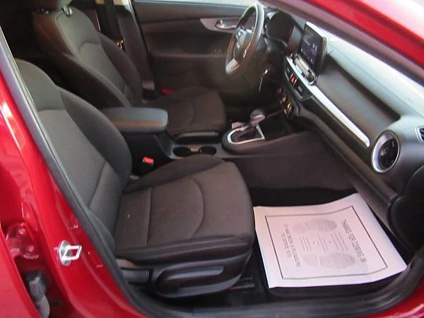 2023 Kia Forte - Image 13 of 18