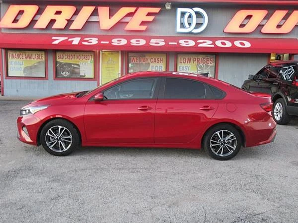 2023 Kia Forte - Image 2 of 18
