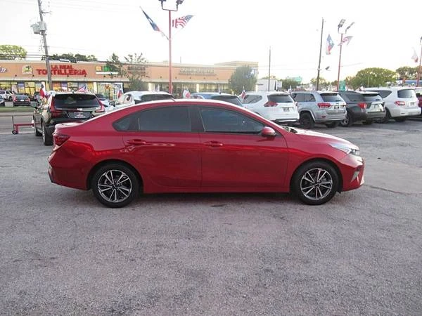 2023 Kia Forte - Image 6 of 18