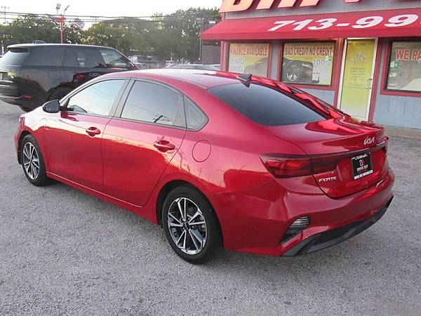 2023 Kia Forte - Image 3 of 18