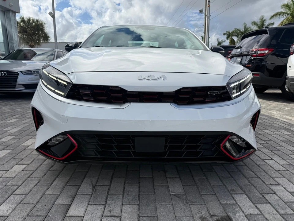2023 Kia Forte - Image 2 of 21