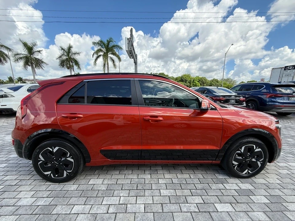 2023 Kia Niro - Image 11 of 21