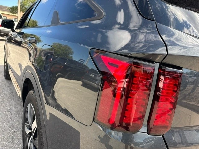 2023 Kia Sorento - Image 18 of 21
