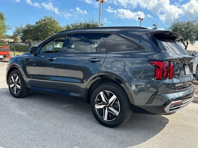 2023 Kia Sorento - Image 10 of 21
