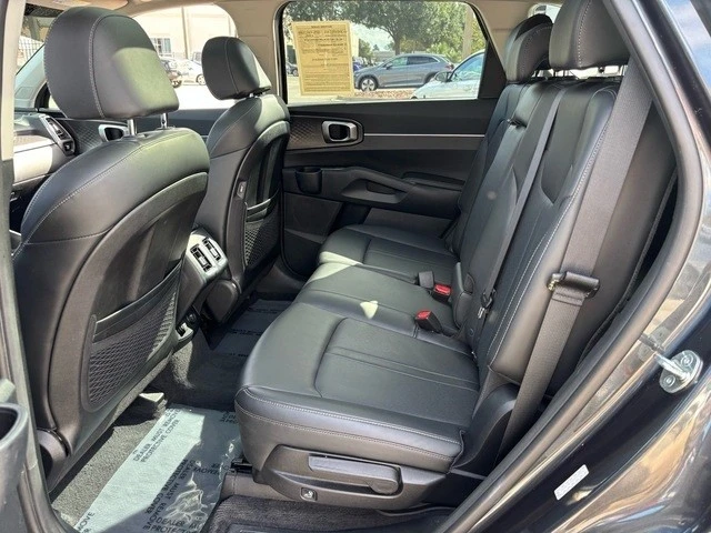 2023 Kia Sorento - Image 13 of 21