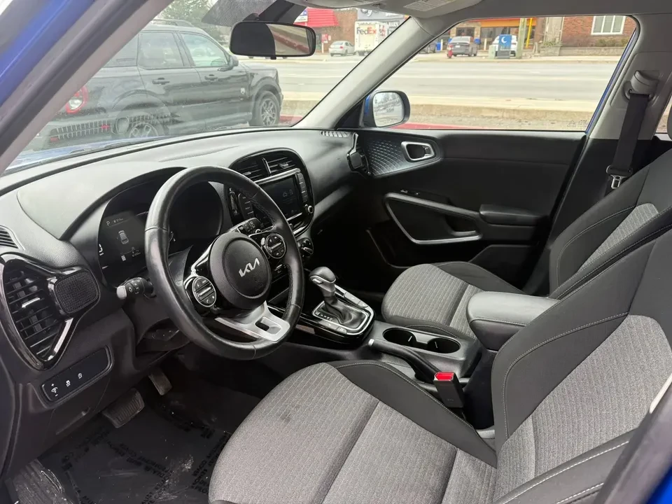 2023 Kia Soul - Image 8 of 15