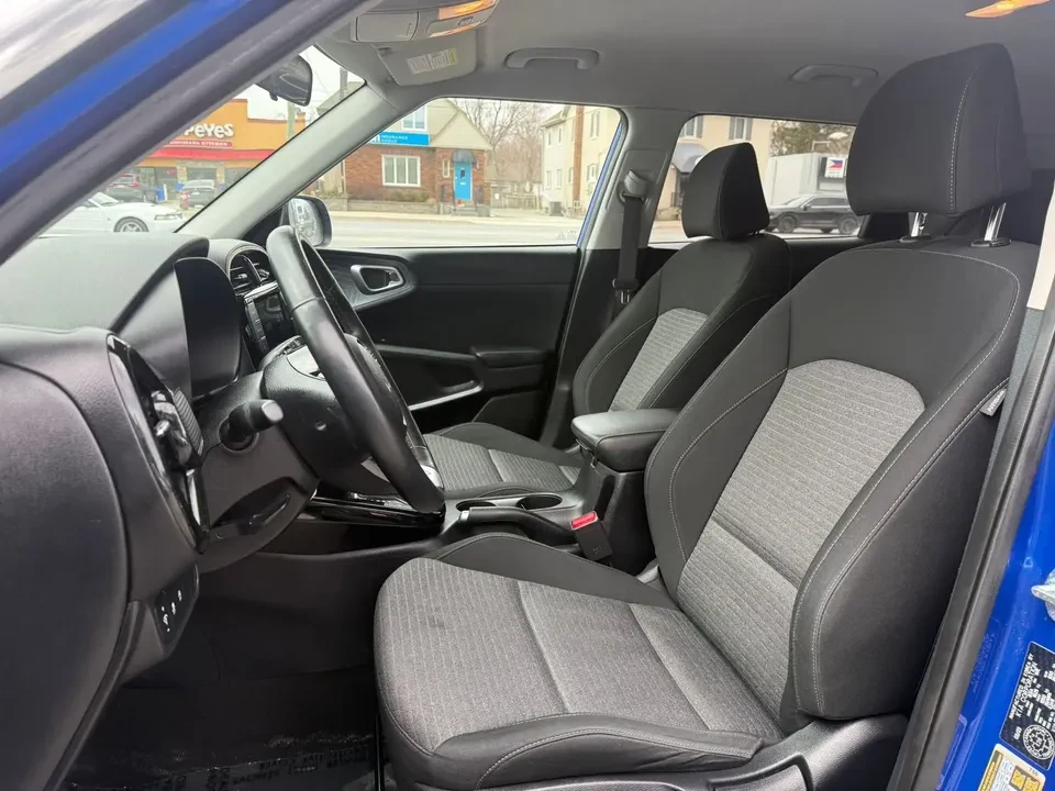 2023 Kia Soul - Image 7 of 15