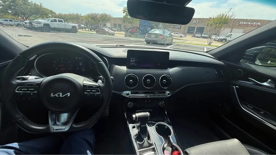 2023 Kia Stinger - Image 4 of 10