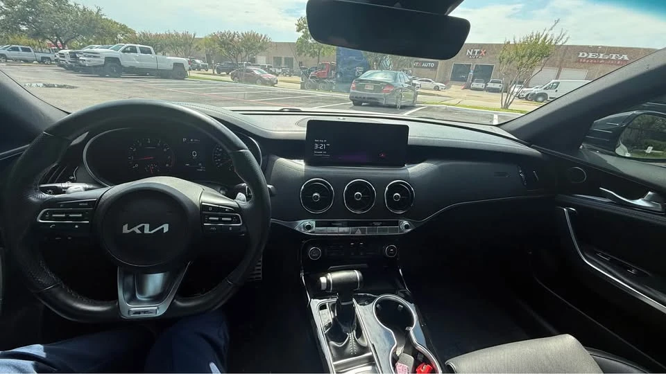 2023 Kia Stinger - Image 4 of 9