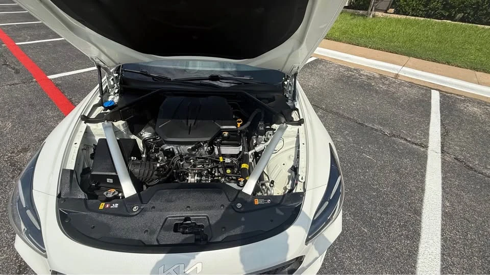 2023 Kia Stinger - Image 2 of 9