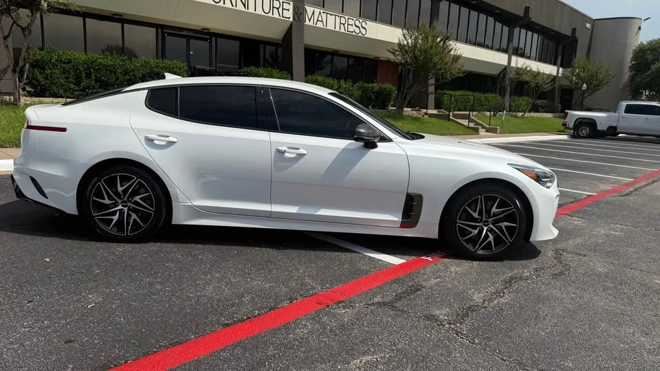 2023 Kia Stinger - Image 8 of 10