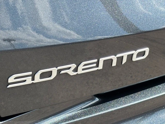 2023 Kia Sorento - Image 17 of 21